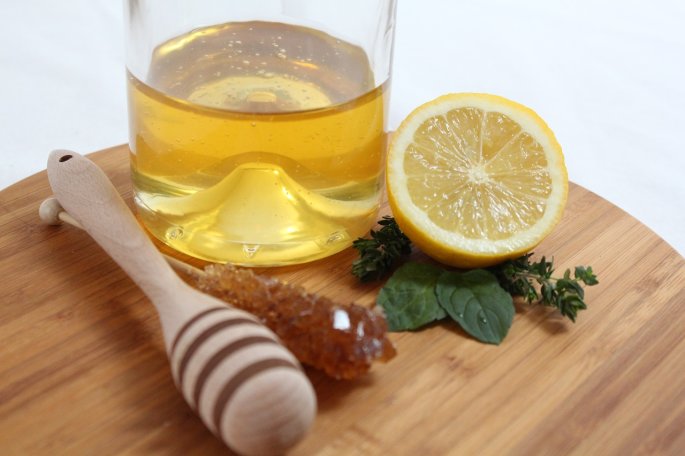 Med i sok od limuna popijte odmah ujutro